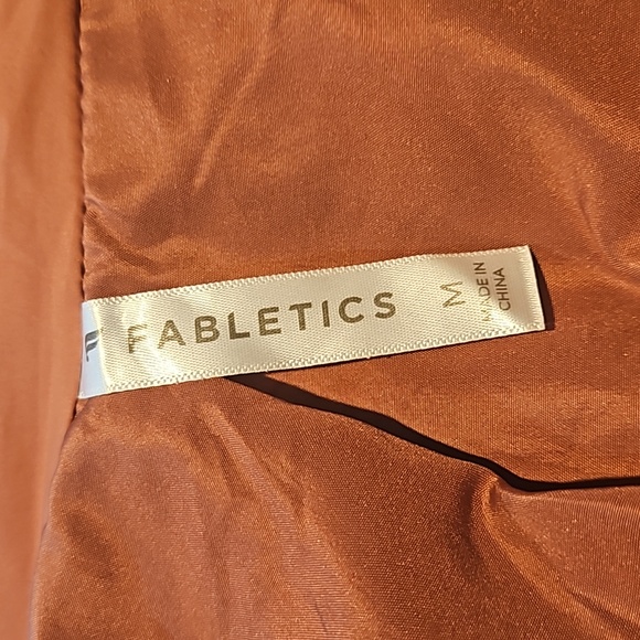 Fabletics Wander Cropped Puffer Jacket Cherry Mocha Adjustable Womens Medium - Picture 11 of 16